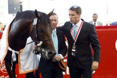 Michael Owen mit seinem Brown Panther nach dem Sieg. www.galoppfoto.de - Frank Sorge