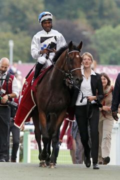 Als Gr. I-Sieger vom Geläuf in Longchamp: Was für ein Erfolg für Eduardo Pedroza und Altano. www.galoppfoto.de - Frank Sorge