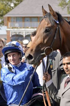 Muhaarar mit Paul Hanagan nach seinem ersten Gruppesieg. Foto: www.galoppfoto.de - Jim Clark/Sorge