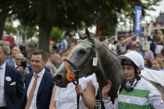 Alpinista mit Jockey Luke Morris nach dem Triumph in York. www.galoppfoto.de - JJ Clark