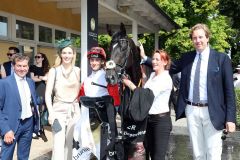 Jockey Rene Piechulek, Trainer Peter Schiergen (links) und Besitzer Moritz Becher nach dem zweiten Badener Gruoppetreffer mit Calif in Baden-Baden. ©galoppfoto - Frank Sorge