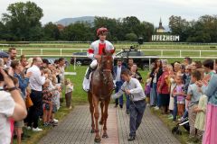 Coming home: Lordano mit René Piechulek nach dem Sieg im Steher-Cup. ©galoppfoto - Frank Sorge