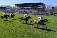 Das Hauptrennen in Hoppegarten ging an das Quartier von Trainer Andreas Wöhler, der auch schon den Altano, den Namensgeber des Rennes, trainiert hat -  Lajoscha siegt mit Eduardo Pedroza. ©galoppfoto - Frank Sorge .jpeg