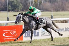 Ein echter Hingucker: Nice Fellow (Verglas) gewinnt mit Andrasch Starke. www.galoppfoto.de - Frank Sorge