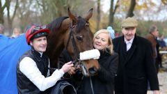 Prominente Gäste in Wambel: Moyglare Stud-Besitzerin Eva Maria Bucher-Haefner und Trainer Dermot Weld (re.). Foto: Dr. Jens Fuchs