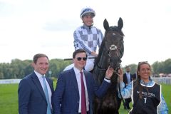 Das Team um Al Riffa mit Trainer Joseph O'Brien und Rennstall-Manager Kevin Blake (li.) - www.galoppfoto.de