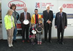 Siegerehrung mit Helga Endres, Trainer Jens Hirschberger, Adrie de Vries, Peter M. Endres (Präsident RV Düsseldorf), Albrecht Woeste (Vizepräsident). Foto: Gabriele Suhr