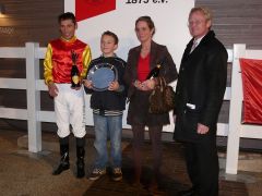 Siegerehrung mit Alex Pietsch, Robin und Marion Weber, Reinhard Ording. Foto Suhr