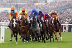 Lange führte Earl of Tinsdal mit William Buick das Feld im Ascot Gold Cup an, wurde im Finish jedoch geschluckt. www.galoppfoto.de - Frank Sorge