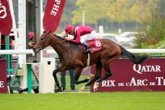 Der Poule d'Essai-Sieger Make Believe entscheidet unter Olivier Peslier den Prix de la Foret für sich. Foto Dr. Jens Fuchs