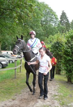 Breezy Hawk und Daniele Porcu nach dem Düsseldorfer Diana-Trial  17.07.2011 (Foto: Gabriele Suhr)