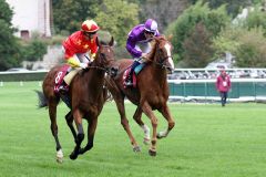 Nymphea beim Aufgalopp vor dem Prix de l'Opera. Foto: Dr. Jens Fuchs