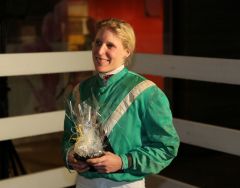 Eva Maria Herresthal nach dem Sieg mit Ohne Tadel im 1. Wertungslauf zur Perlenketten 2017 in Neuss. Foto: Dr. Jens Fuchs