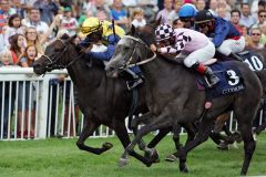 Peace Society gewinnt auf der Außenbahn mit Eduardo Pedroza (gelbe Kappe) oolmore Stud Baden-Baden Cup, Listenrennen. www.galoppfoto.de - Frank Sorge