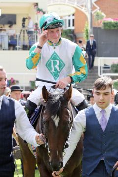 Porta Fortuna nach ihrem Erfolg in den Coronation Stakes. www.galoppfoto.de - Peter Heinzmann