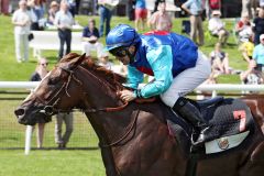 Gewinnt das letzte Derby-Trial: Gestüt Paschbergs Quebueno (Adlerflug) mit Jozef Bojko für Trainer Jean-Pierre Carvalho. ©galoppfoto - Frank Sorge