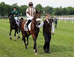 Rosenhill mit Eva-Maria Zwingelstein bei der Parade vor dem Derby 2016 (Foto: Dr. Jens Fuchs)