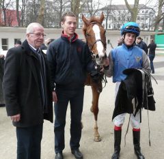 Trainer Jan Pubben, Timm's Pearly und Reiter Toon v.d. Troost (Foto Suhr)