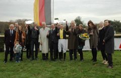 Siegerehrung mit Jan Schreurs, Besitzer Frank Maria Van Gorp, Albrecht Woeste, Sascha Smrzek, Koen Clijmans, Peter-Michael Endres, Helga Endres, Denis Hartenstein. Foto Gabriele Suhr   