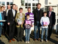 Siegerehrung mit P. Schiergen und A. Starke (Foto: Gabriele Suhr)