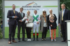 Siegerehrung mit F.-A. Leisten, Trainer Markus Klug, Andreas Helfenbein, Heike Bischoff-Lafrentz. Foto Gabriele Suhr