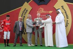 Ein Pokal für Sir Alex Ferguson. Foto: Bahrain Jockey Club