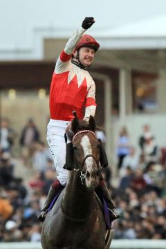 Suave Richard und Oisin Murphy nach dem Sieg im Japan Cup 2019. www.galoppfoto.de - Yasuo Ito