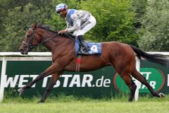 Der dritte Sieger aus dem kleinen Lot von Millowitsch: Switsch gewinnt mit Eduardo Pedroza am 1. Meetings-Tag 2023 in Bad Harzburg. ©galoppfoto - Peter Heinzmann