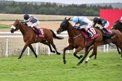 Billy Lee reitet erstmals in Goodwoof und gewinnt auf Anhieb mit Team of Endearment die Lillie Langtry Stakes. Foto: Goodwood Racecourse