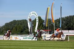 Temida - Feuerblitz - Earl of Tinsdal - der Einlauf im Großen Preis von Bayern. www.galoppfoto.de - Frank Sorge