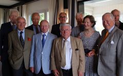 Waren Gäste beim Renntag in Mülheim rund um das Sven von Mitzlaff-Rennen: Peter-Michael Endres, Hans-Heinrich von Loeper, Dr. Christoph von Mitzlaff, Uwe Ostmann, Dr. Jan-Antony Vogel, Hein Bollow, Dirk von Mitzlaff, Benita von Mitzlaff, Rickwan von der Lancken und Otto von Mitzlaff (von links). Foto: Mülheimer Rennverein - Redaktion MSPW