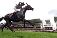 Wiederholten ihren Vorjahreserfolg - Treve und Thierry Jarnet als überlegene Sieger im Prix de l'Arc de Triomphe 2014. www.galoppfoto.de - Frank Sorge