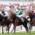 Rodaballo und José-Luis Martinez-Tejera im Sattel (Mitte) können zum Kurs von 6,8:1 die Favoritinnen Jin Jin (links 2,8:1) und Liberty London (rechts 2,8:1) in Schach halten. ©galoppfoto - Frank Sorge