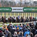 Über 10.000 Zuschauer sorgten am finalen Renntag der Saison in Dresden für einen starken Besuch. www.galoppfoto.de - Sabine Brose